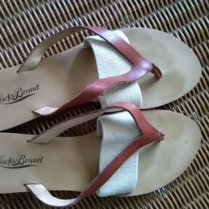 Lucky Brand simple flip flop sandals